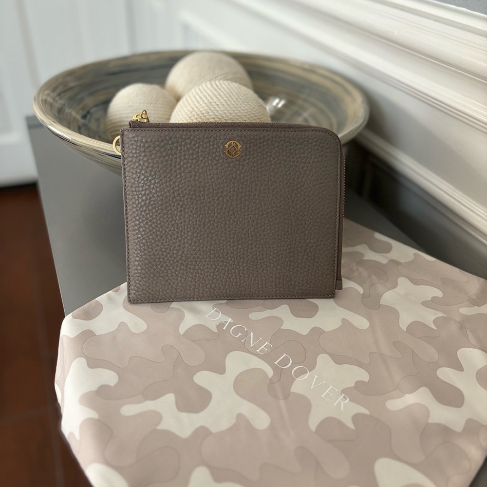 BRAND NEW! Never been used Dagne Dover Elle Clutch